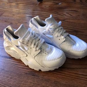 White Nike Huraches
